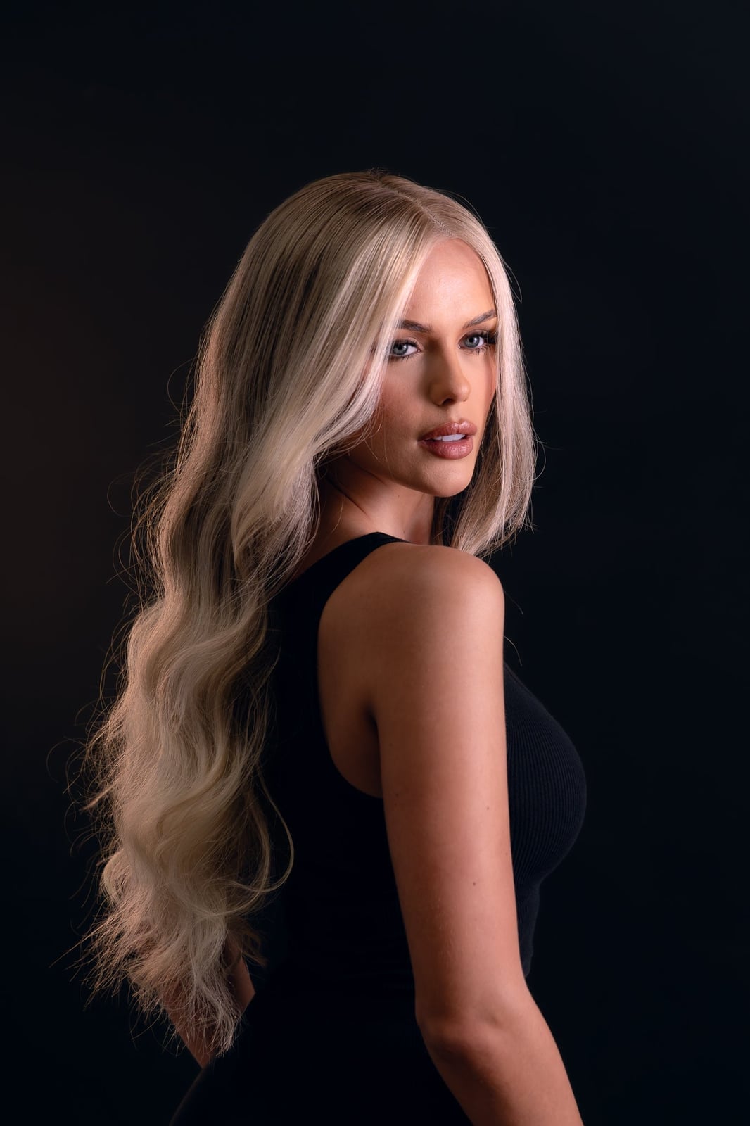 Blonde Mid-Back Wig With Root Shadow And Loose Waves Blonde Mid-Back Wig With Root Shadow And Loose Waves — Wig Hair