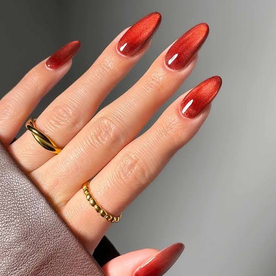 Dark Red Copper Cat-Eye Medium Almond Nails, миндаль Dark Red Copper Cat-Eye Medium Almond Nails, миндаль — Wine Nails