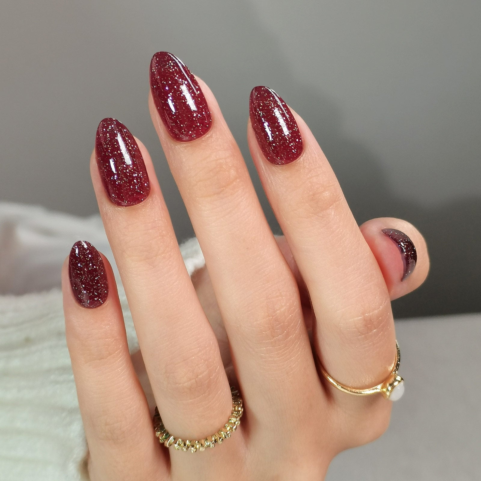 Dark Wine Red All-Over Glitter Short Almond Nails Dark Wine Red All-Over Glitter Short Almond Nails — Wine Nails