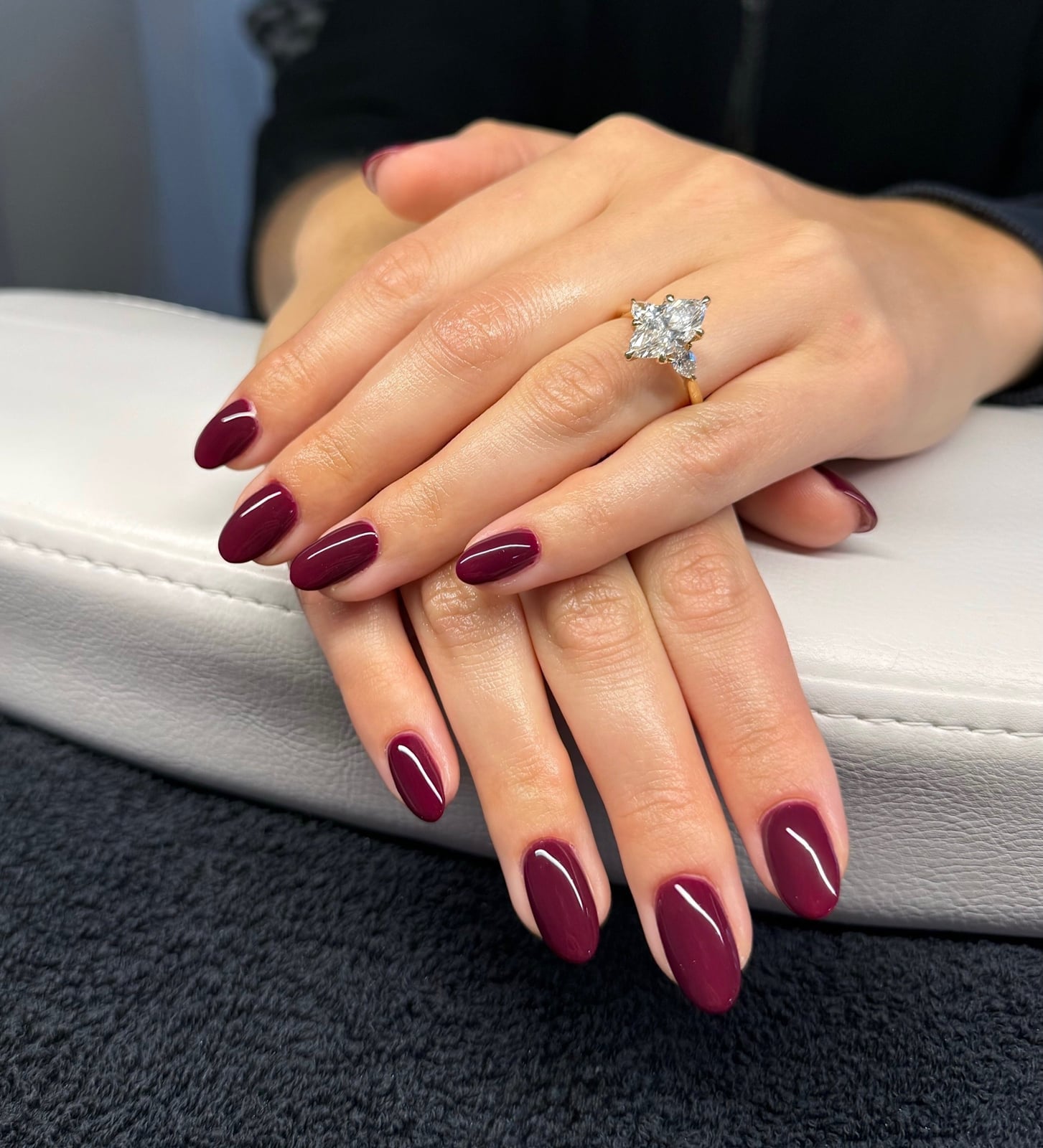 Glossy Deep Burgundy Short Oval Nails Glossy Deep Burgundy Short Oval Nails — Wine Nails