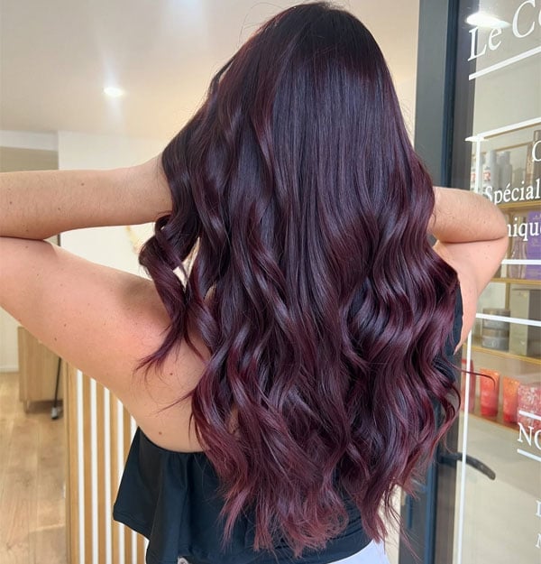 Berry Wine Red Mid-Back Loose Waves Berry Wine Red Mid-Back Loose Waves — Wine Red Hair