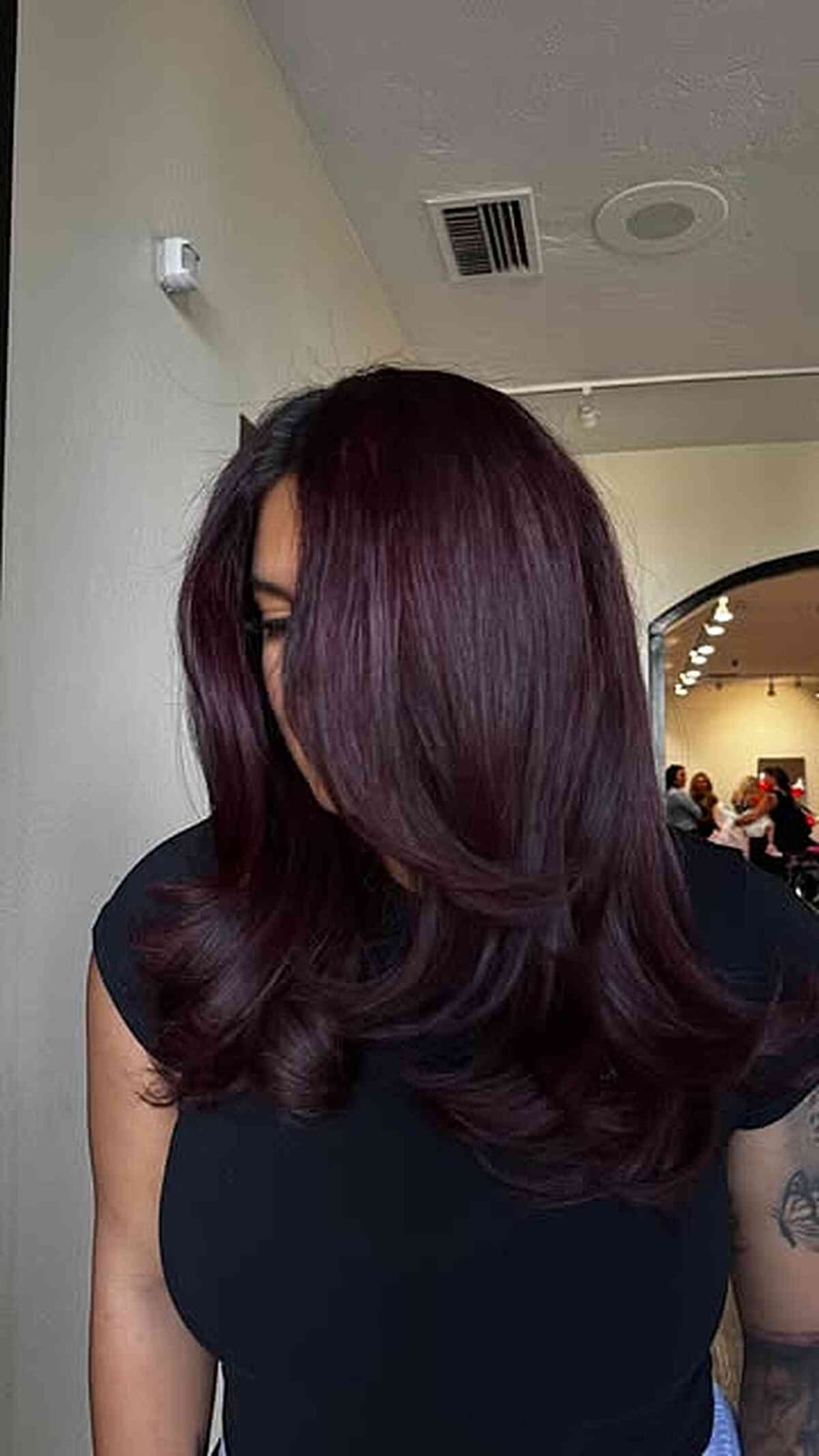 Collarbone Dark Wine Red Curtain Bangs Collarbone Dark Wine Red Curtain Bangs — Wine Red Hair