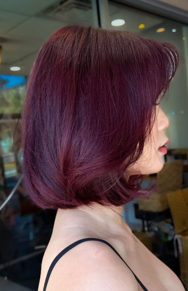 Collarbone Bob Deep Burgundy Curtain Bangs Collarbone Bob Deep Burgundy Curtain Bangs — Wine Red Hair