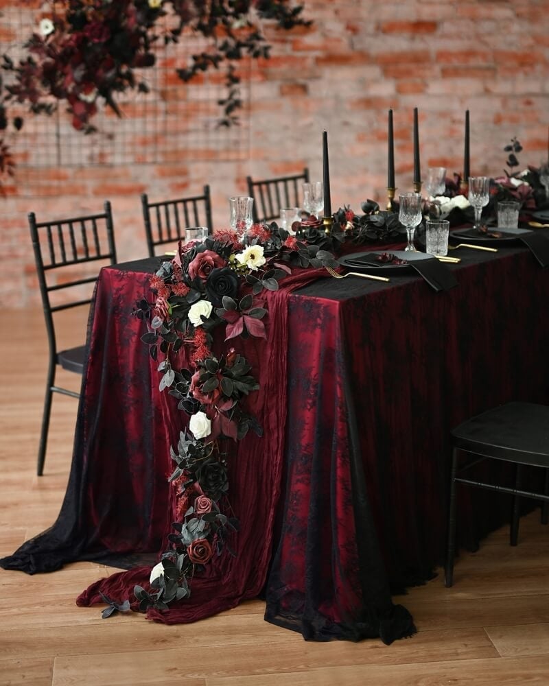 Dramatic Gothic Glam Wedding Table with Velvet and Lace Dramatic Gothic Glam Wedding Table with Velvet and Lace — Winter Wedding