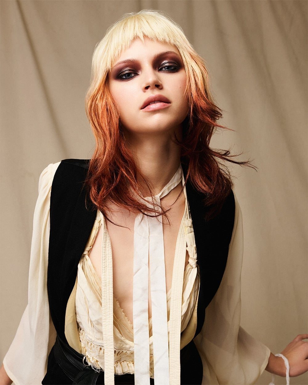 Blonde Collarbone Wolf Cut With Blunt Bangs Blonde Collarbone Wolf Cut With Blunt Bangs