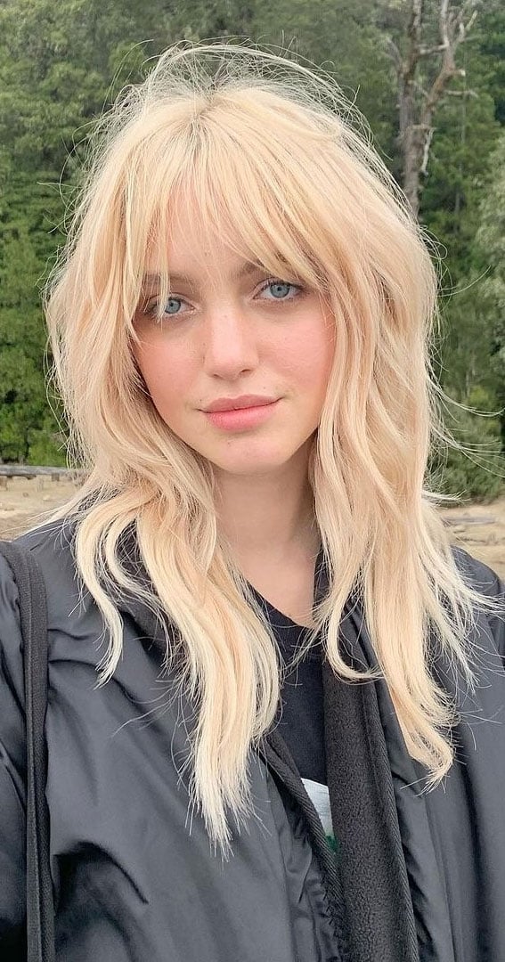Creamy Blonde Collarbone Wolf Cut Shaggy Effect Creamy Blonde Collarbone Wolf Cut Shaggy Effect