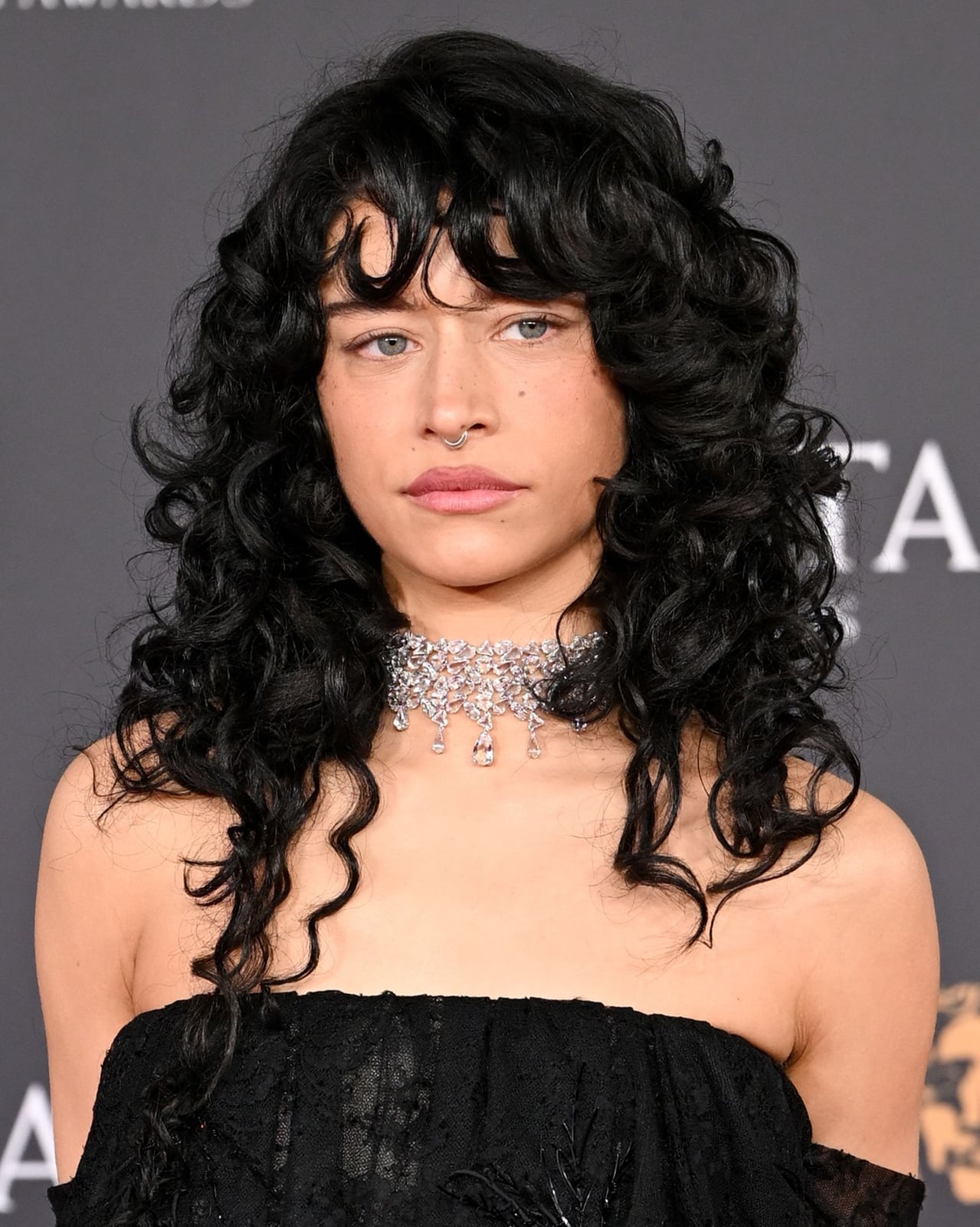 Black Collarbone Wolf Cut With Full Bangs, Middle — Wolf Cut Curly Hair