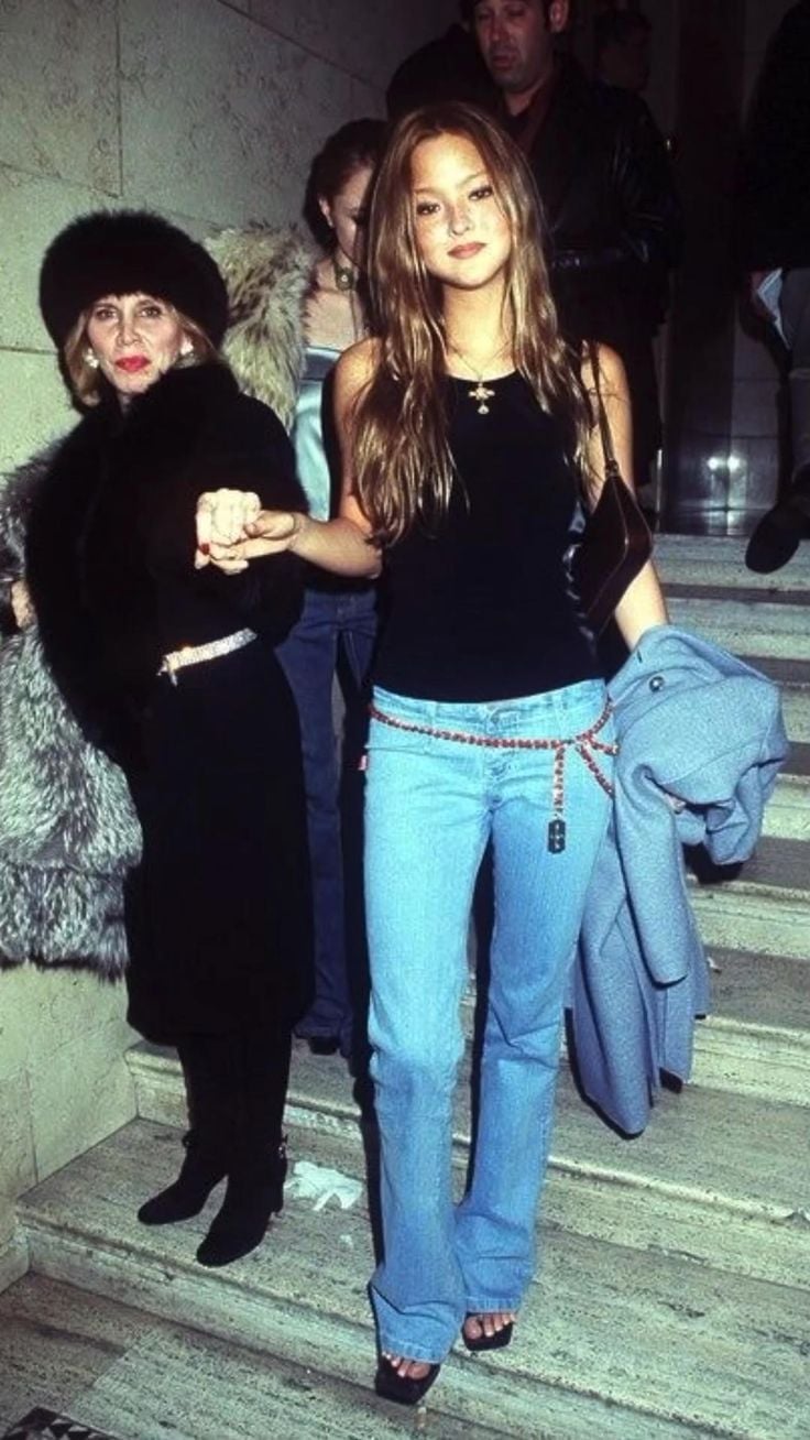 Low-rise Flare Jeans with Tank Top and Beaded Belt — Y2K Outfits 2000s