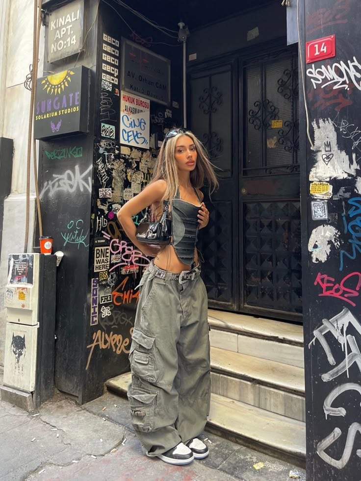 Streetwear Y2K Cargo Pants and Halter Top With A Black Shoulder Bag — Y2K Outfits